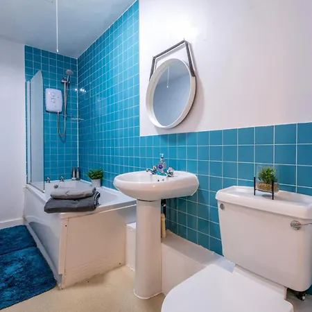 Prime Location - Modern City Apartment! Апартаменти Бристоль