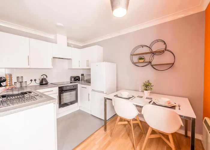 Prime Location - Modern City Apartment! Bristol